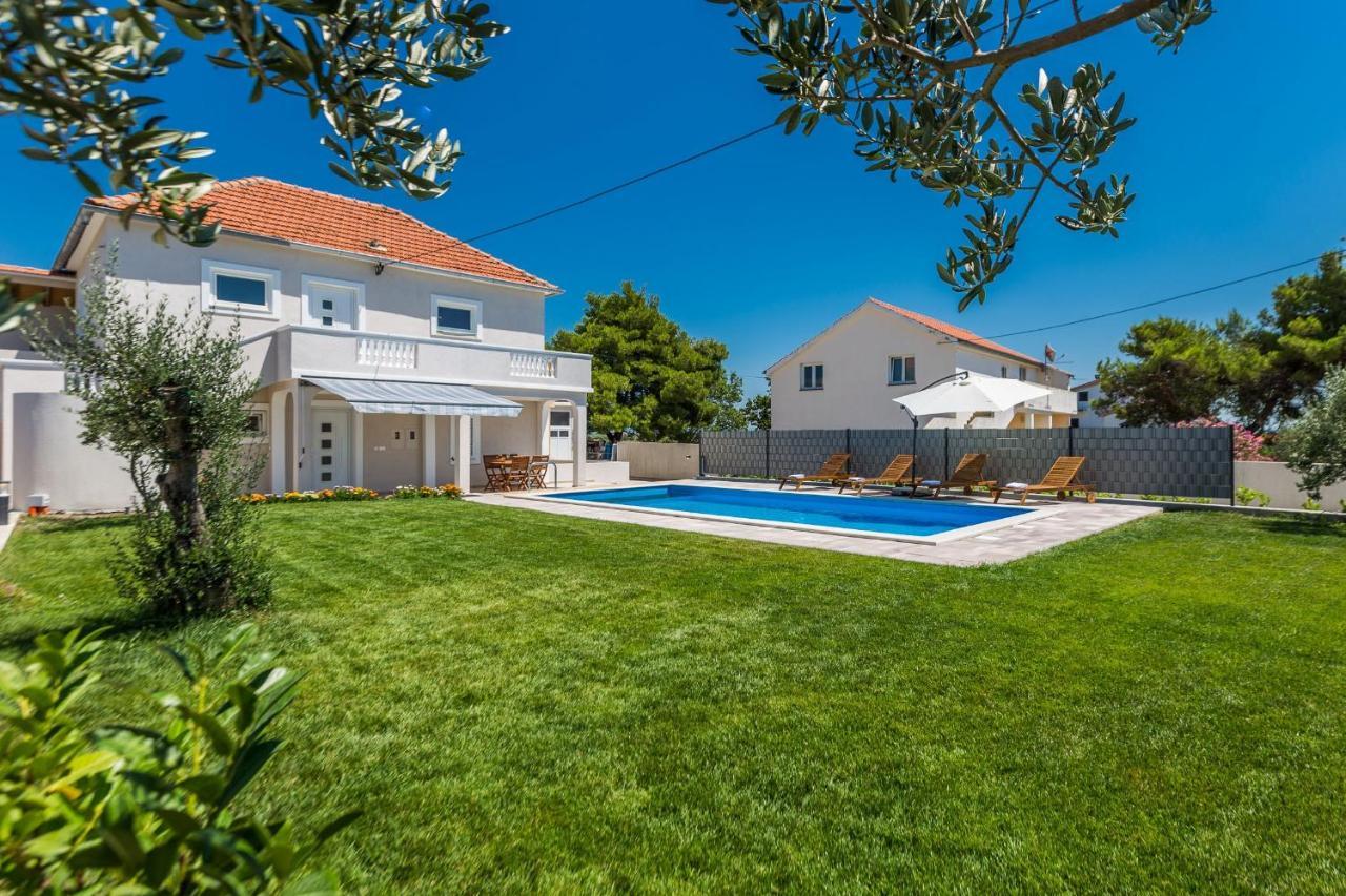 Kristina Holiday Home With Private Swimmingpool Visocane Exterior photo